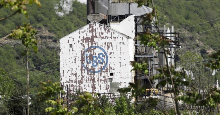 US Steel 매각 지지자들은 Nippon 거래를 둘러싼 의구심으로 최후의 수단을 취합니다.
    


