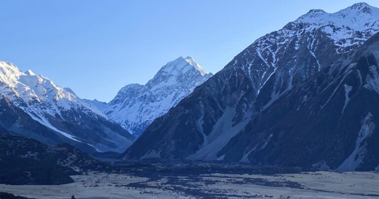 미국과 캐나다 출신 등반가 3명이 뉴질랜드에서 사망한 것으로 추정된다
    


