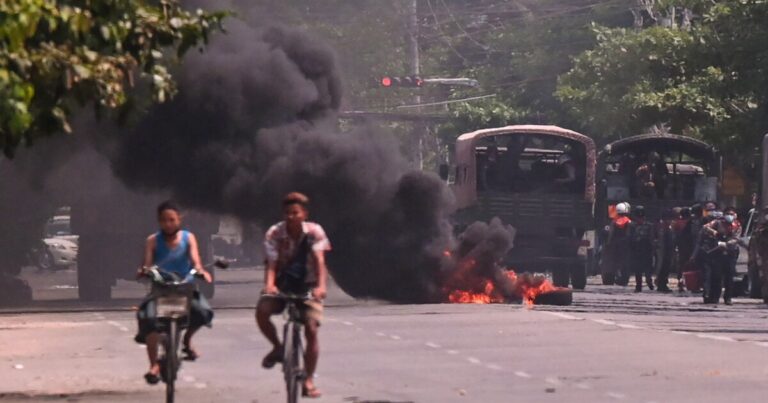 미얀마 민주주의에 대한 희망은 어떻게 사라졌으며 리더십이 필요한 이유(다시)
    


