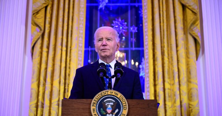 바이든은 연방 사형수 37명을 감형했다. 그리고 긴 코로나19를 이해하려는 노력
    


