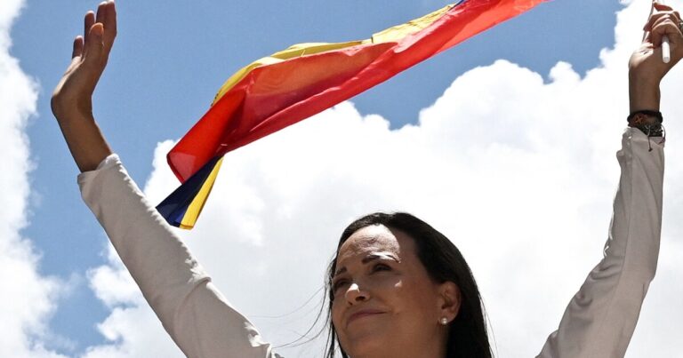 베네수엘라 야당 지도자, 마두로 "그 어느 때보다 약하다"
    


