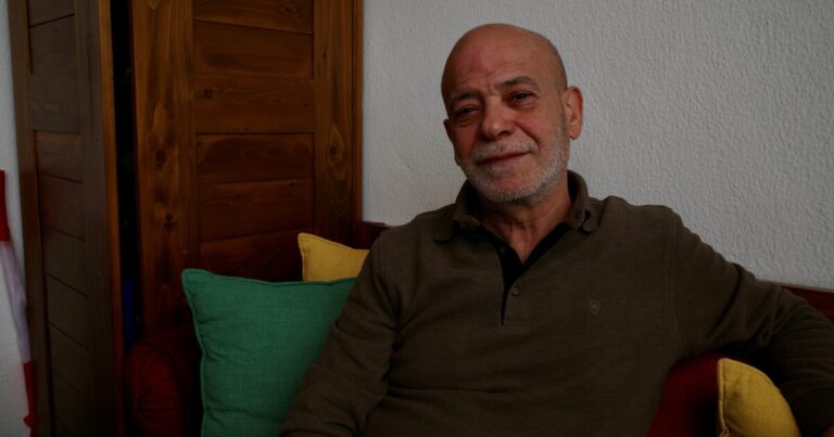 시리아 포로 석방 후 32년 5일 만에 아버지와 아들이 재회
    


