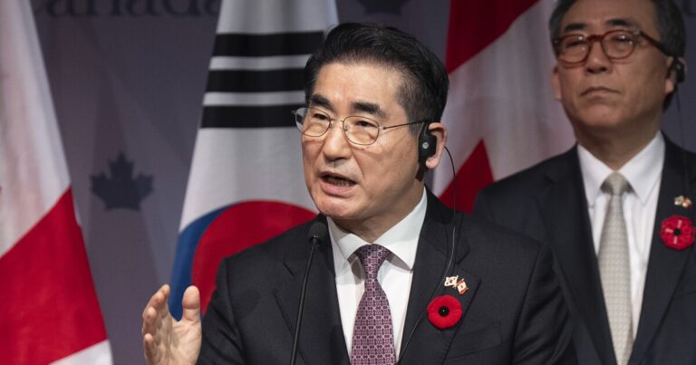 전직 국방부장관, 체포 후 자살 시도
    


