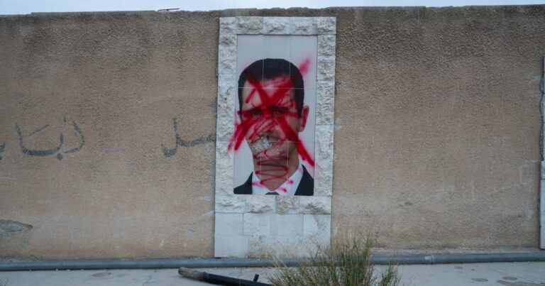 축출된 아사드에 대한 첫 공개 논평은 그가 결코 시리아를 떠날 계획이 없었다고 주장함
    


