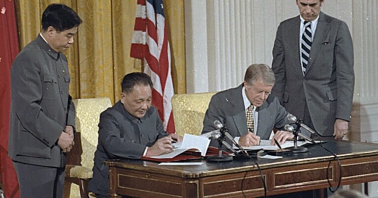 카터는 중국과 수교를 결정했다
    


