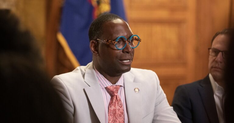 칼리드 무민 펜실베니아 교육장관 사임, 후임 발표
    


