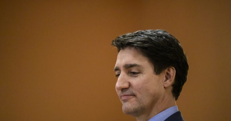 캐나다 재무장관 사임, 트뤼도 정치 인생 최대 시험대
    


