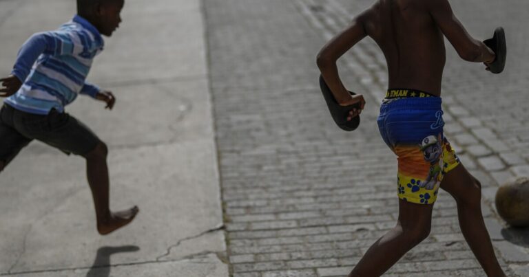 쿠바의 주요 발전소가 실패하여 섬이 다시 어둠에 빠졌습니다.
    


