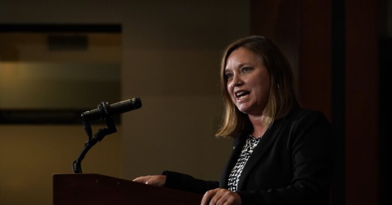 퇴임하는 펜실베니아 AG 미셸 헨리(Michelle Henry)가 감찰관실 책임자로 임명되었습니다.
    


