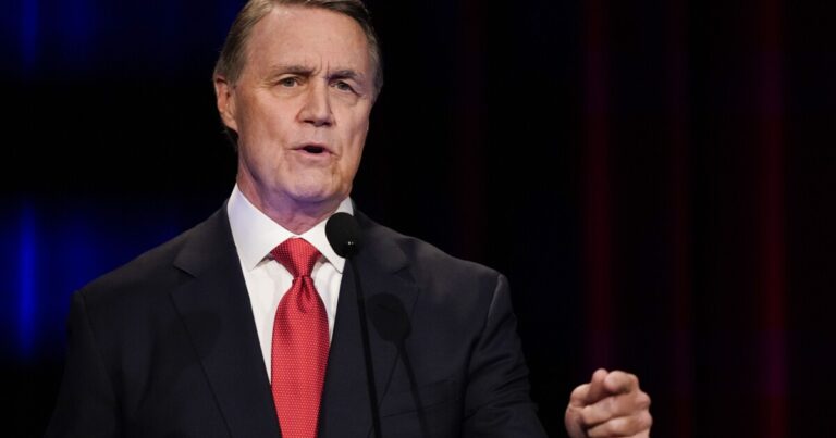 트럼프, 주중 대사에 데이비드 퍼듀 전 조지아 상원의원 지명
    


