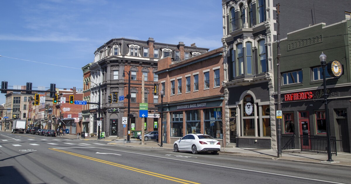 피츠버그 사우스사이드는 비즈니스 지구를 홍보하고 매장을 유치하기 위해 관리자를 고용할 예정입니다.