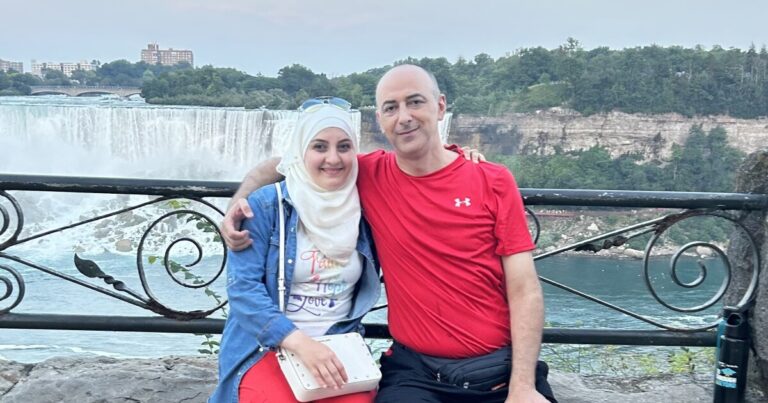 한 가족은 자신들이 시리아를 영원히 떠났다고 생각했습니다. 아사드 몰락 후 그들은 돌아올 계획이다
    


