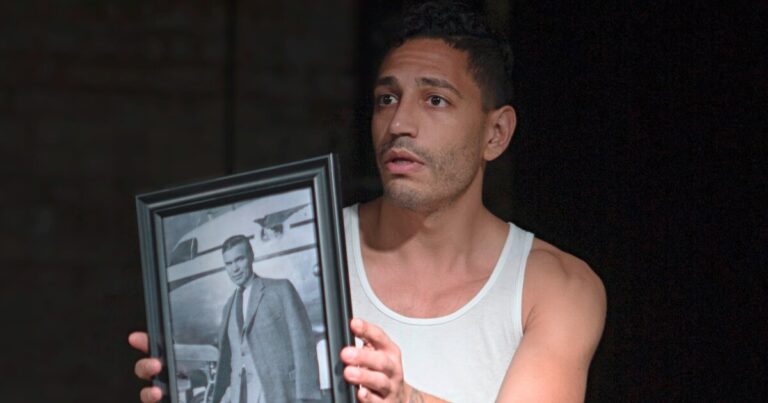 007의 도미니카 뿌리가 피츠버그 시사회를 찾는 쇼
    


