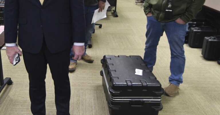 2020년 선거 이후 펜실베니아 카운티의 투표 기계 처리에 대한 주정부의 법원 측
    


