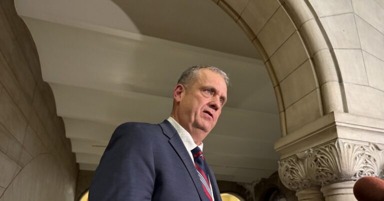 Allegheny 카운티 교도소 감독위원회는 Trevor Wingard를 소장으로 확인했습니다.
    


