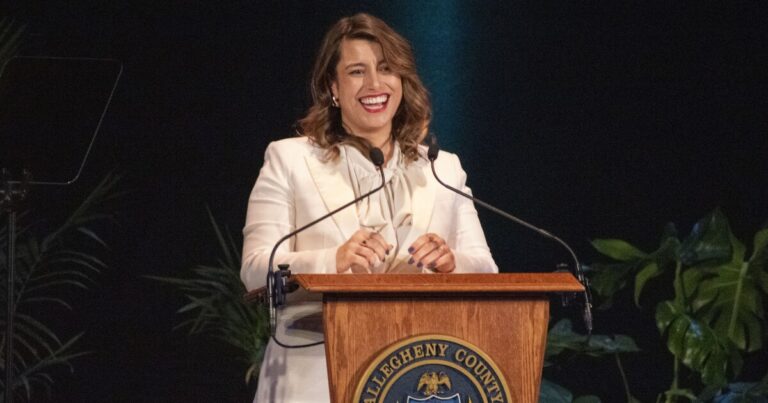 Allegheny 카운티 집행관 Sara Innamorato는 취임 첫 해를 되돌아보고 향후 계획을 세웁니다.
    


