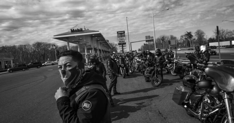 Aztec Rebels: La travesía de un club de motociclistas 라틴계가 브롱크스에서 싸우고 있습니다.
    


