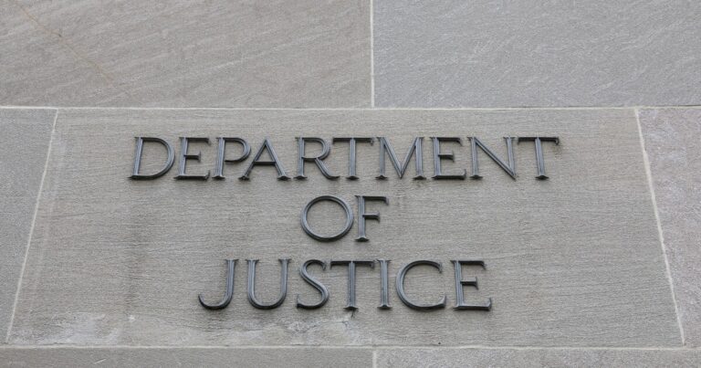 DOJ는 트럼프를 조사한 공무원들을 화재했다. 그리고 DeepSeek에 대해 알아야 할 사항
    


