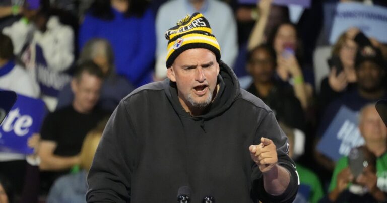 Fetterman은 컨벤션에 도전하기 위해 선출되었습니다. 이제 그는 동료 민주당 의원들에게 도전하고 있습니다.
    


