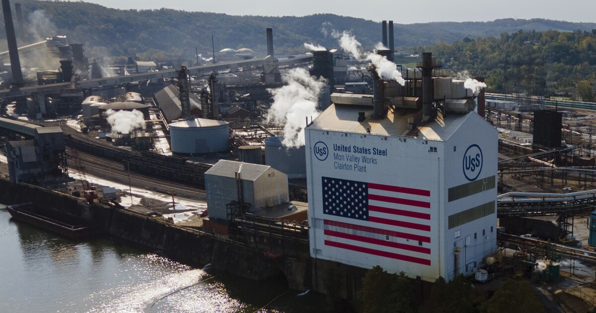 Nippon, US Steel은 150억 달러 거래가 결렬된 후 Biden 행정부, 노조 및 경쟁자를 상대로 소송을 제기했습니다.