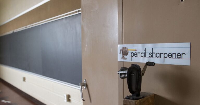 Shapiro 관리자는 'AI 구동'사이버 차터 스쿨이 PA에서 운영 할 수 있는지 여부를 고려할 것입니다.
    


