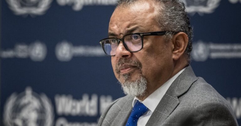 WHO 사무총장, 이스라엘 미사일 공격으로 예멘 공항에서 아슬아슬하게 탈출했다고 언급
    


