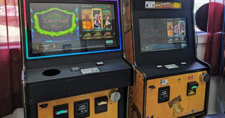 기술 게임에 대한 세금 협상은 작년에 결렬되었습니다. 공화당 지도자들이 논쟁을 재개하고 있습니다.
    


