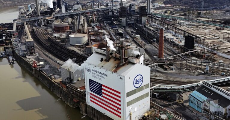 바이든, US Steel을 Nippon Steel에 매각하는 것을 막다
    


