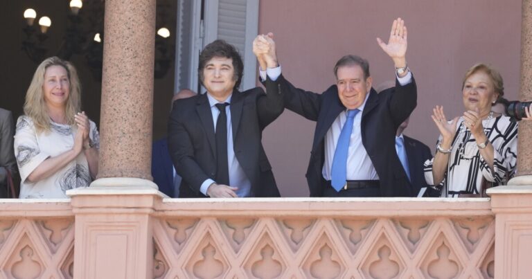 베네수엘라 야당 지도자 에드문도 곤살레스가 해외 순방에 나섰습니다.
    


