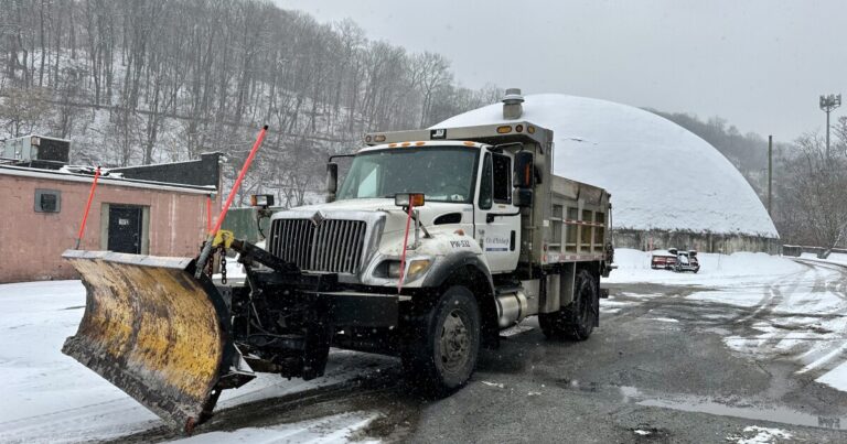 서부 펜실베니아에 눈이 내리고 일부 지역에는 '10년 만에 가장 큰 폭설'이 내릴 수도 있습니다.
    


