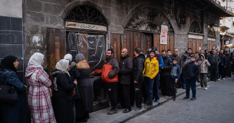 시리아의 새로운 빵집의 목소리: 누가 기다리고 있나요? 그리고 왜?
    


