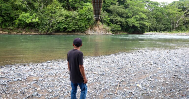 왜 그렇게 많은 파나마 원주민이 HIV에 감염되어 AIDS로 사망하고 있습니까?
    


