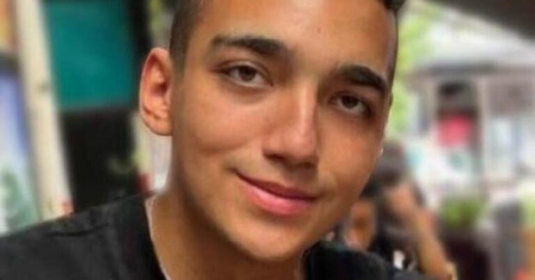 이들은 가자 지구에 인질로 잡혀 있는 미국 시민이다.
    


