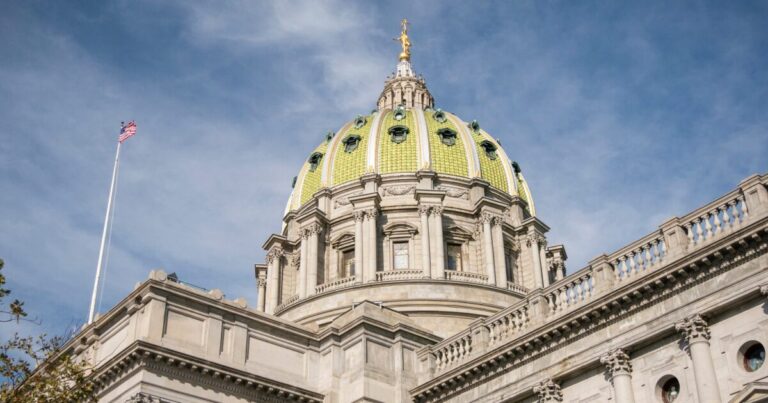 이번 주말 Gergely의 Mon Valley House 좌석에 대한 민주당 6 명
    


