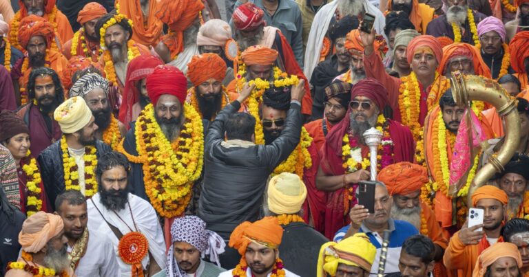 인도, 세계 최대 종교 모임으로 알려진 힌두교 축제 개막
    



