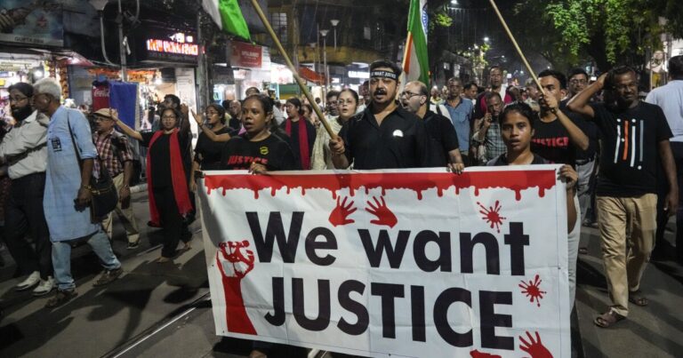 인도에서는 경찰 자원봉사자가 수련의사를 성폭행하고 살해한 혐의로 유죄판결을 받았다.
    


