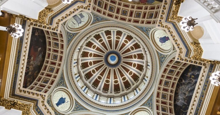 펜실베니아 국회의원들은 최근 더 적은 수의 법안을 통과시켰지만 지도자들은 양보다 질이 낫다고 말합니다.
    


