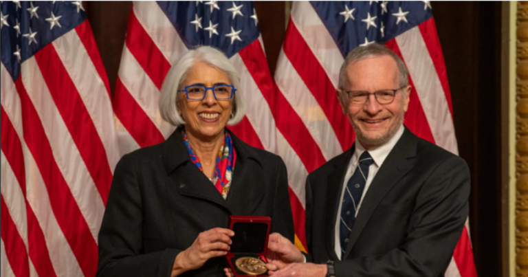펜실베니아 주립대학교 교수, 기후 연구로 국가 과학 메달 수상
    


