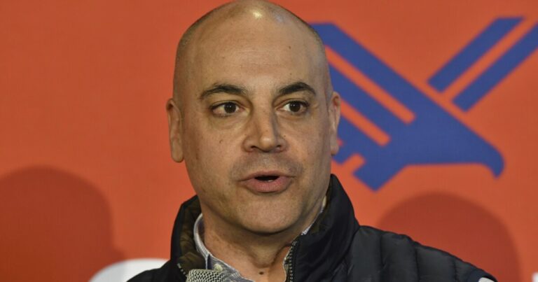 펜실베이니아 주 행 경찰관은 처음으로 공화당 원이 3 개의 사무실을 모두 보유하고 있습니다.
    


