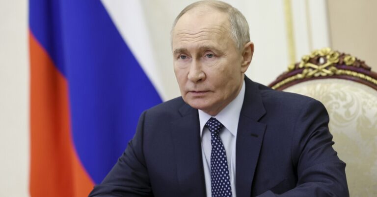 푸틴, 추락한 비행기와 관련된 '비극적 사건'에 대해 아제르바이잔 지도자에게 사과
    


