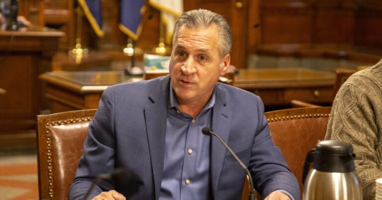 피츠버그 시의회 법안은 장래의 시 부서장을 선서하게 할 것입니다
    


