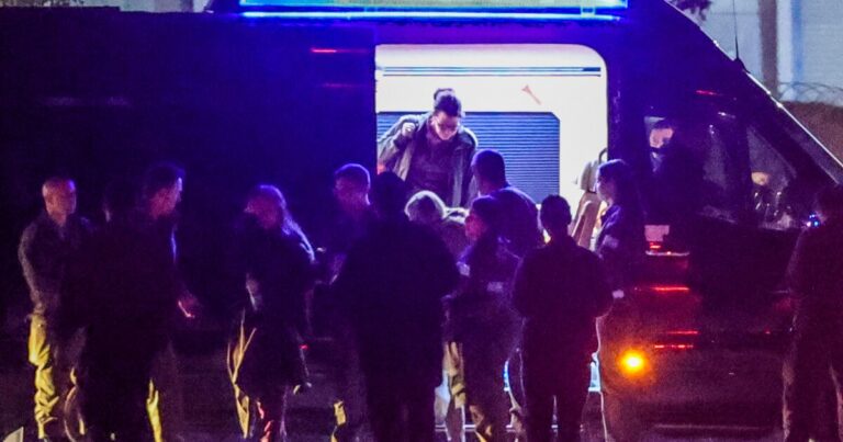 하마스와의 휴전 협상으로 첫 이스라엘 인질과 팔레스타인 포로 석방
    


