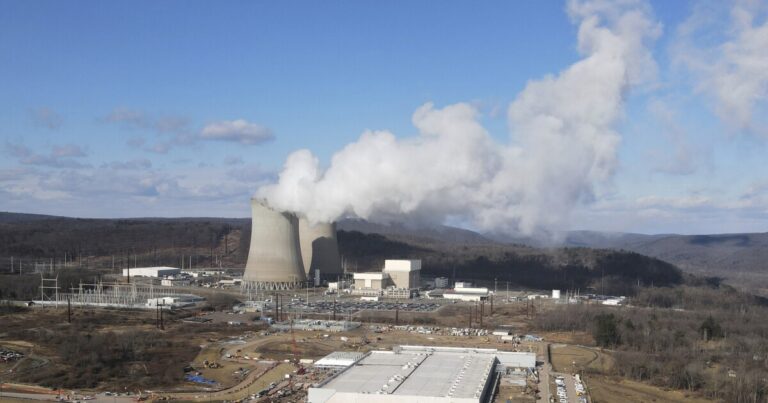 Big Tech는 데이터 센터를 발전소에 바로 꽂기를 원합니다. 유틸리티는 공정하지 않다고 말합니다
    


