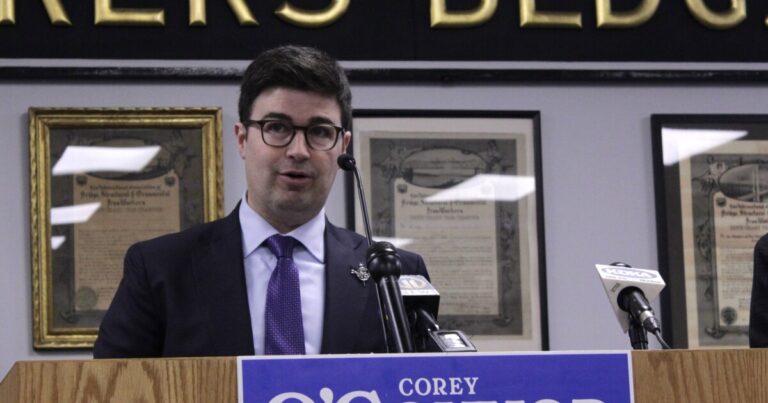 O'Connor는 피츠버그 시장 1 차 캠페인에서 Gainey보다 돈이 우위로 시작됩니다.
    


