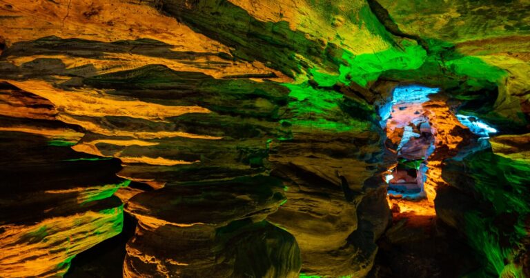 Shapiro 주지사는 월계수 동굴을 펜실베이니아 최초의 지하 주립 공원으로 제안합니다.
    


