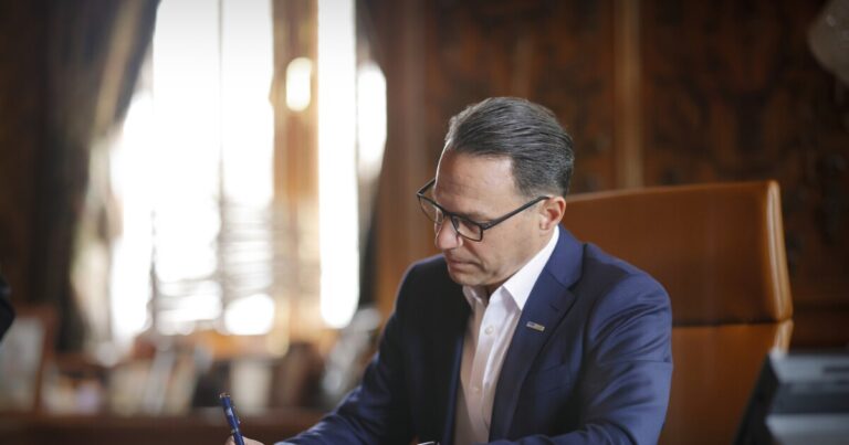 당신의 문서에 의해 유령? 새로운 법률은 제한적인 비 컴포지트 계약을 약화시키고 의사를 현지인으로 유지하는 것을 목표로합니다.
    


