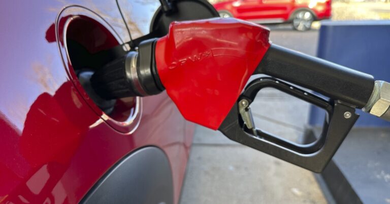 대사는 캐나다에 대한 트럼프의 관세는 미국인들에게 큰 도전이 될 것이라고 말했다.
    


