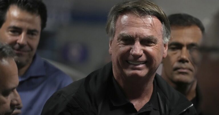 브라질의 전 대통령은 쿠데타 혐의에 대한 혐의에 직면했다
    


