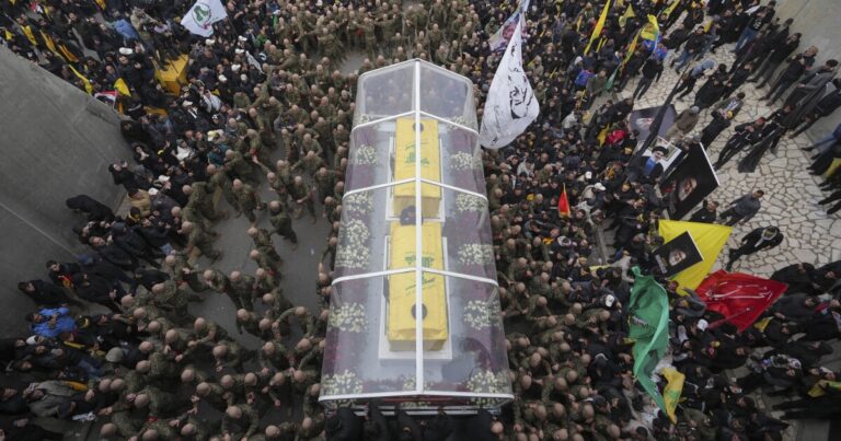 살해 된 헤즈볼라 지도자 Hassan Nasrallah의 장례식을 위해 레바논에 거대한 군중이 모여
    


