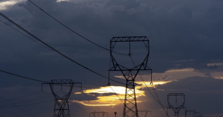 우리는 가스를 선호한다는 불만에 대한 대서양 중부 그리드에서 빠른 추적 발전소를 승인합니다.
    


